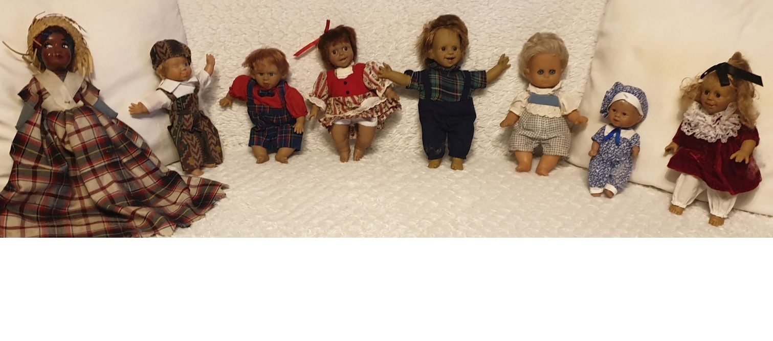All dolls together for only €25. Please click to go directly to ebay.